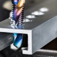 خدمات قلاویزکاری سوراخ‌کاری حدیده تراشکاری cnc