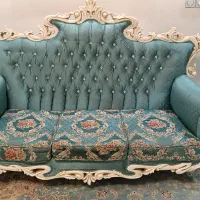 مبل کلاسیک نمادار.فوم و پارچه تعویض‌شده