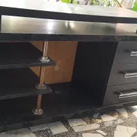 میزتلویزیون  و یک عدد دراور