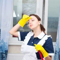 نظافتچی خانم منزل