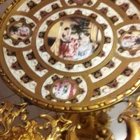 میز میوه خوری پایه دار کنار سالنی