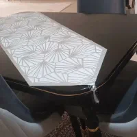 میز ناهار خوری  به همراه وسایل دیگه