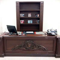 میز مدیریت همراه با کتابخانه