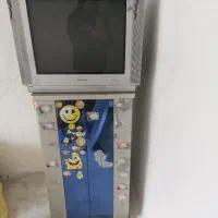 تلویزیون به همراه میز