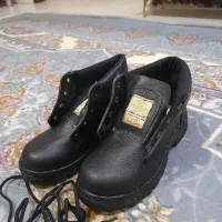 کفش کار ایمنی|کیف، کفش، کمربند|پرند, فاز ۴|دیوار