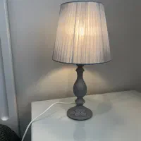 یه جفت آباژور رومیزی و لوستر سه شاخه