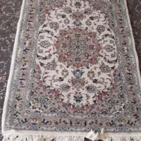 یک فرش دستباف  کوچک یک متر دریک نیم نو