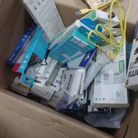 مقداری کابل شارژر و...