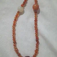 اویز گردن عقیق|کلکسیون اشیاء عتیقه|فرمهین, |دیوار