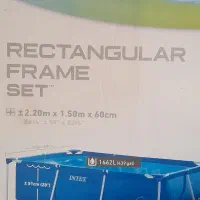 استخر آبی حدود دو در یک و بیست