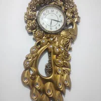 دو عدد ساعت دیواری