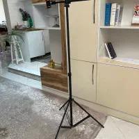 سه‌پایه گوشی با بازوی افقی