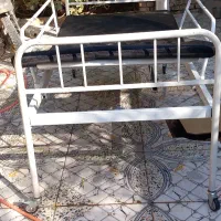 تخت آهنی (فلزی)