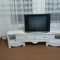 تلوزیون و میز