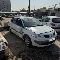 مگان ۲۰۰۰ اتومات مدل ۹۱ تصادفی|خودرو سواری و وانت|مشهد, کوشش|دیوار