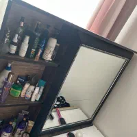 اینه و پشت کار