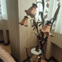 آباژور و میز تلفن