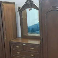 کمد لباس و میز و آینه چوبی