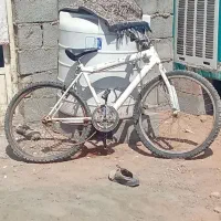 دو عدد دوچرخه و یک لاستیک پراید
