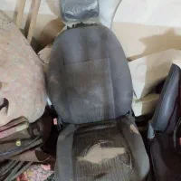 یک عدد صندلی