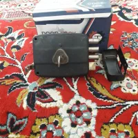 قفل در حیاط