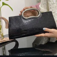 لباس|لباس|تربت‌حیدریه, باغ ملی|دیوار
