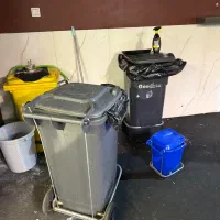 سطل اشغال دست دوم درسایز های مختلف  به فروش میرسد