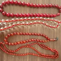 تعدادی تسبیح ومهره