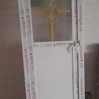 درب حمام و پنجره