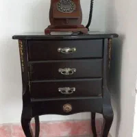 میز و تلفن سلطنتی