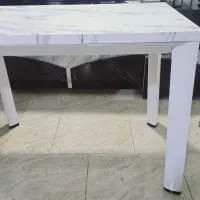 میز فلزی در حد نو.مناسب تحریر و اداره