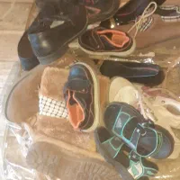 چندجفت کفش بزرگ وکوچک