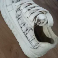 کفش اسپرت دخترانه سایز ۳۷  کاملا سبک و راحت