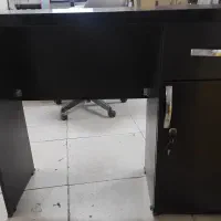 میز تحریر در حد نو