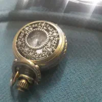 ساعت فقت باتری میخواد ولی نو هست