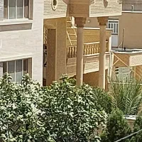 منزل ویلایی دوطبقه دربست ۲۰۰ متر درب از حیاط