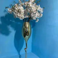 گل و گلدان