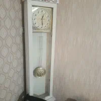 کمد و ساعت ایستاده