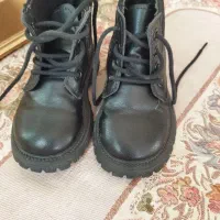 کتونی و بوت خارجی|کیف، کفش، کمربند|اندیشه, اندیشه فاز ۱|دیوار