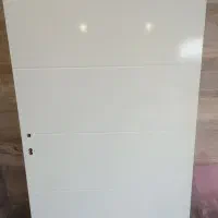 در سفید رنگ  سالم