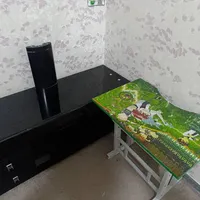 میز تحریر و تی وی