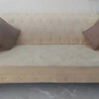 فروش سه دست مبل و یک میز ناهارخوری