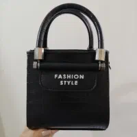 کیف صندوقی چرم مشکی