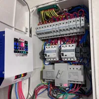 برق کار . برقکار . برق