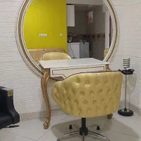 میز و آینه کنسول آرایشگاه و صندلی چستر طلایی