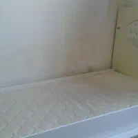 تخت خواب  میز آرایش در حد نو