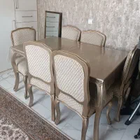 یک سرویس میز ناهارخوری نو