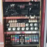 استند آرایشی