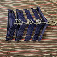 57 عدد چوب رخت لباس یا چوب لباسی