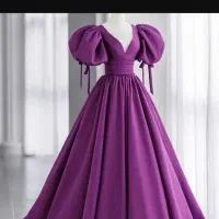 یک نفر دوزنده حرفه ای به دوخت کت وشلوار